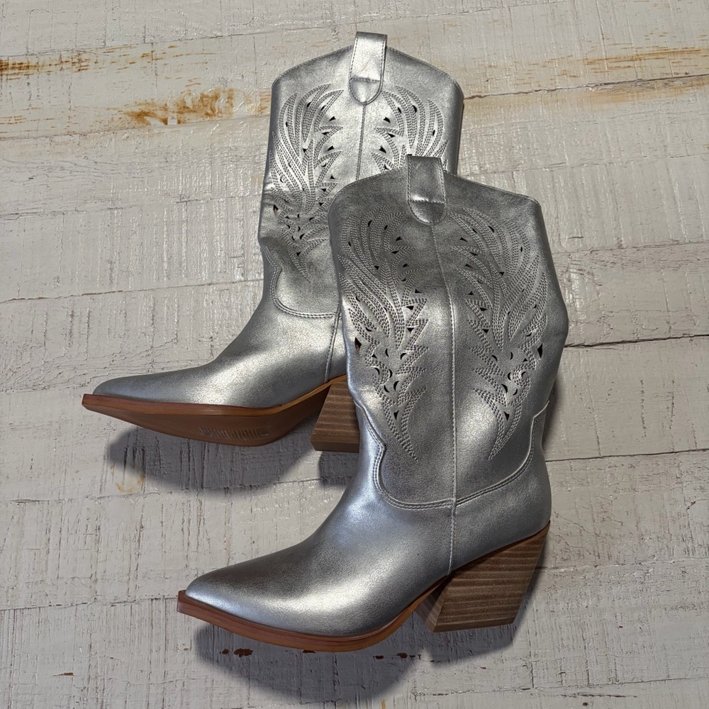 Mi.iM Metallic Silver Cowboy Boots NEW size 6.5‎ Cutout Detail Western Festival - Picture 12 of 12